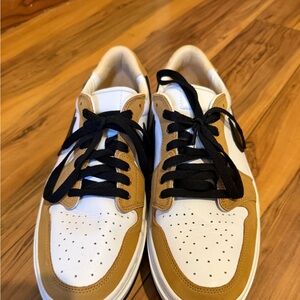 Nike Black and Tan Sneakers Classic Style size 11.5